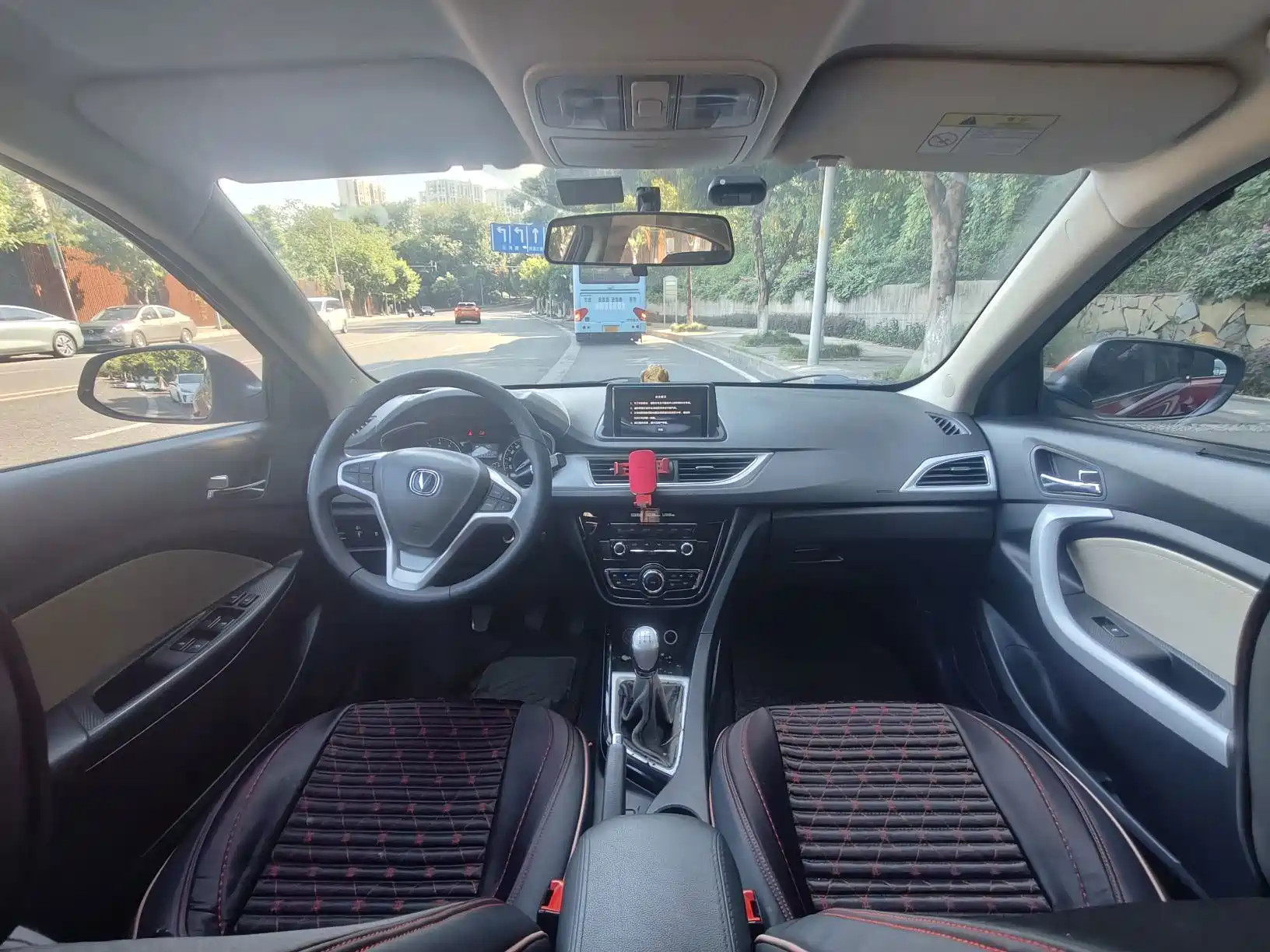 Фото 7 - Changan Yuexiang V7