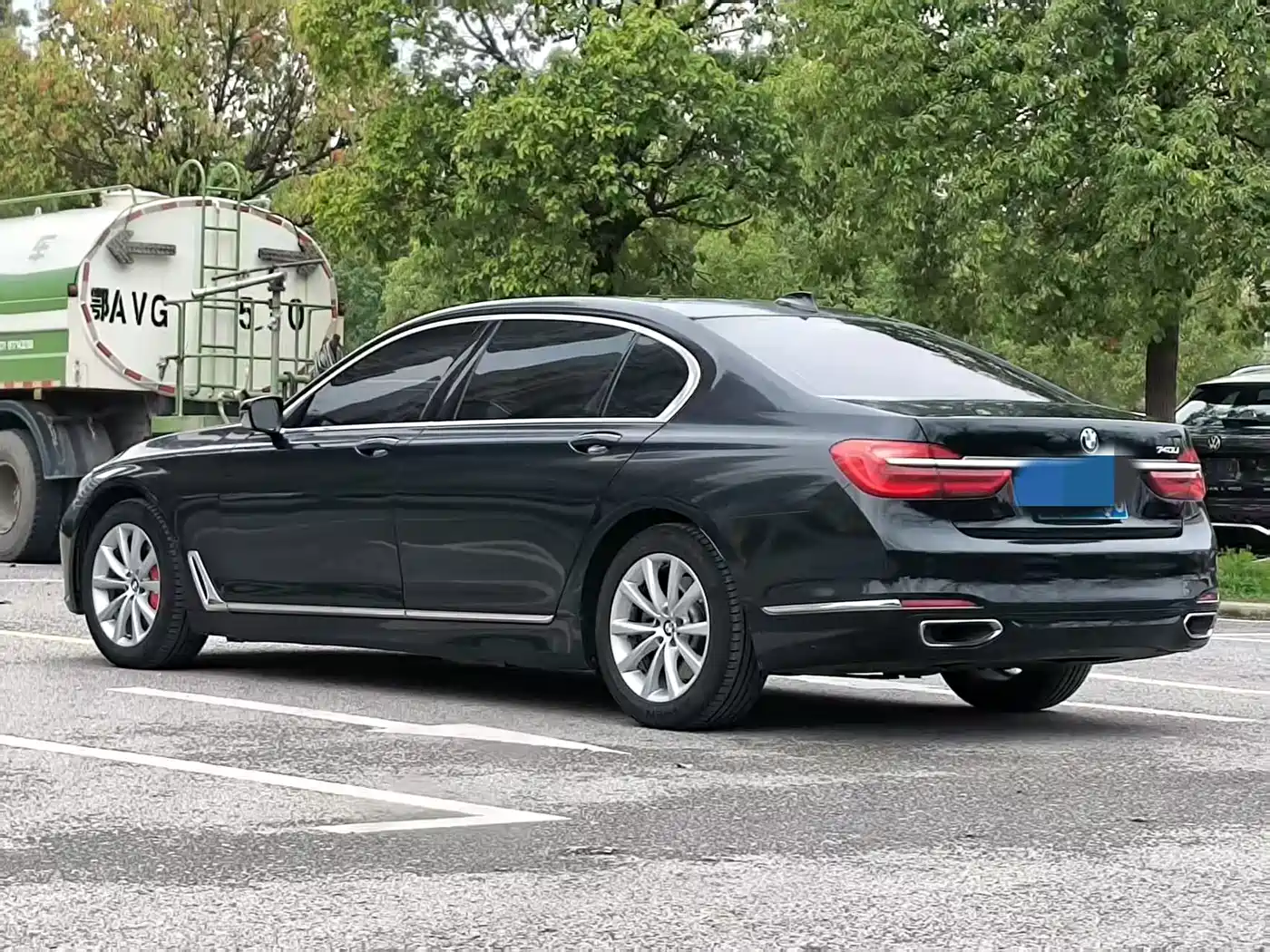 BMW 7 Series 2016 730Li Leading фото 14