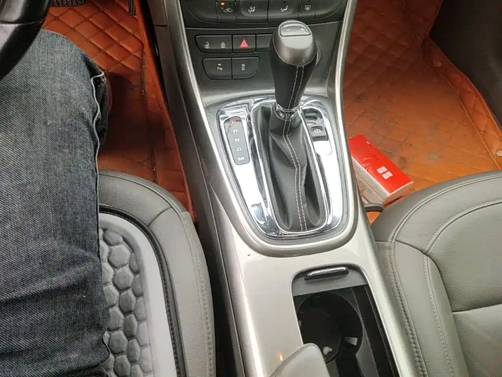 Chevrolet Malibu 2014 2.0L Automatic Luxury фото 14