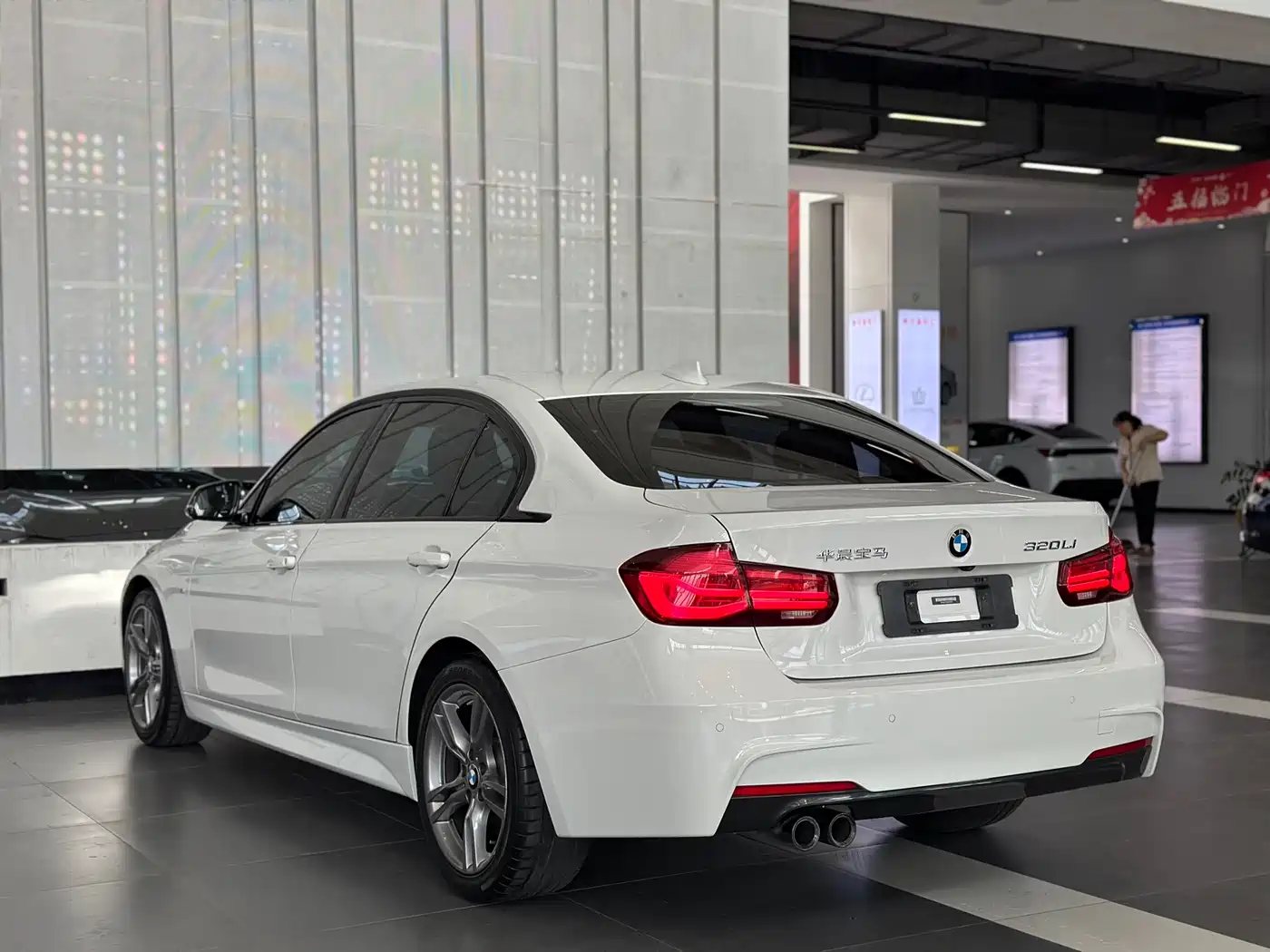 BMW 3 Series 2019 320Li M Sport Black Night Edition фото 9