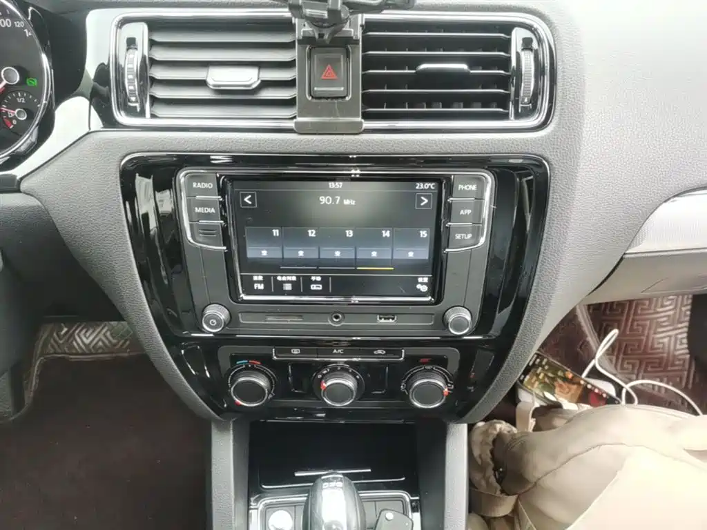 Volkswagen Sagitar 2018 280TSI DSG Spark Edition фото 13