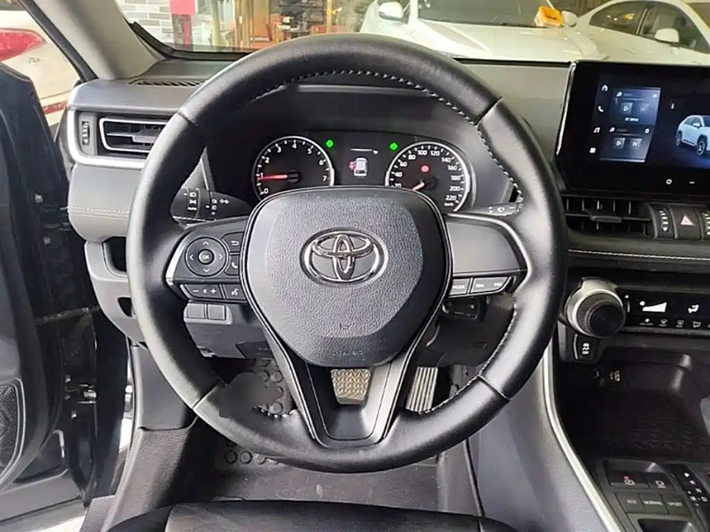 Toyota Wildlander 2023 2.0L CVT FWD LE фото 11