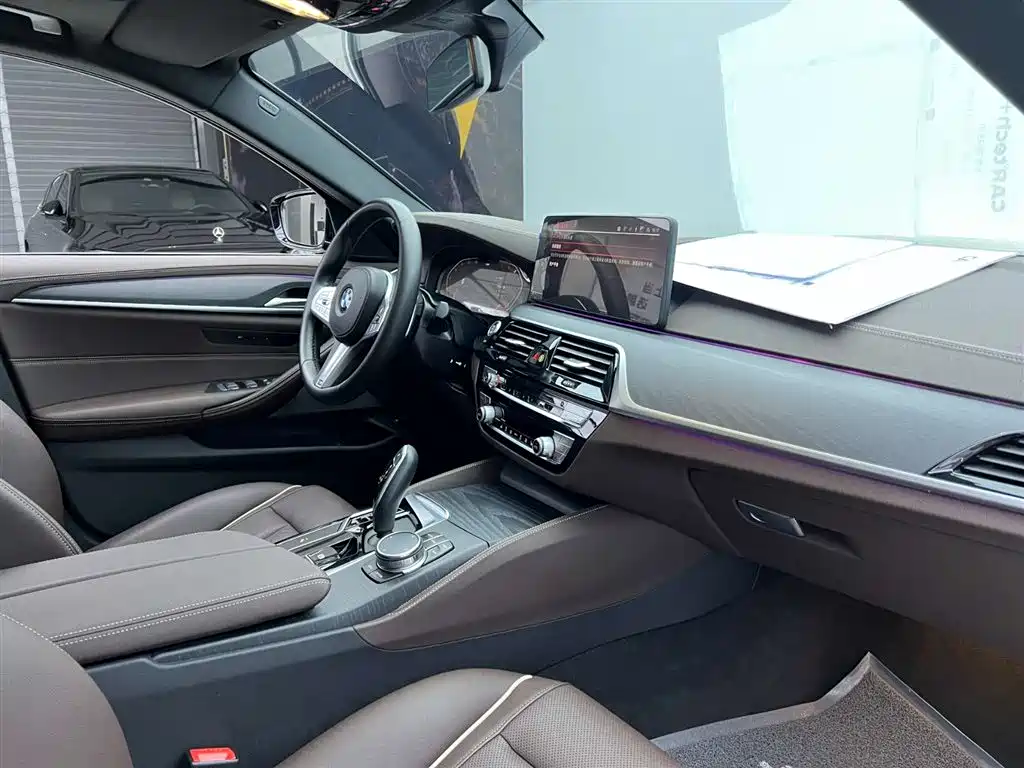 BMW 5 Series 2023 530Li Leading M Sport Package фото 22