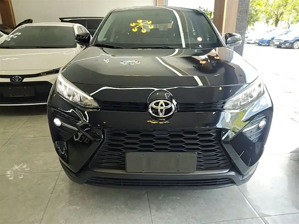 Toyota Wildlander 2023 2.0L CVT FWD LE фото 3
