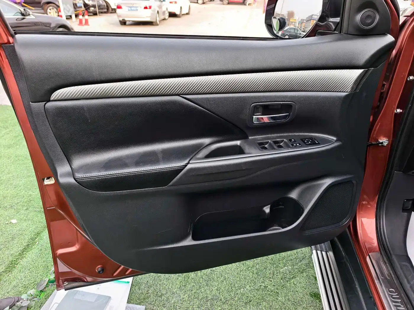 Mitsubishi Outlander (Import) 2014 2.4L 4WD Luxury Value Edition 5-seater фото 7