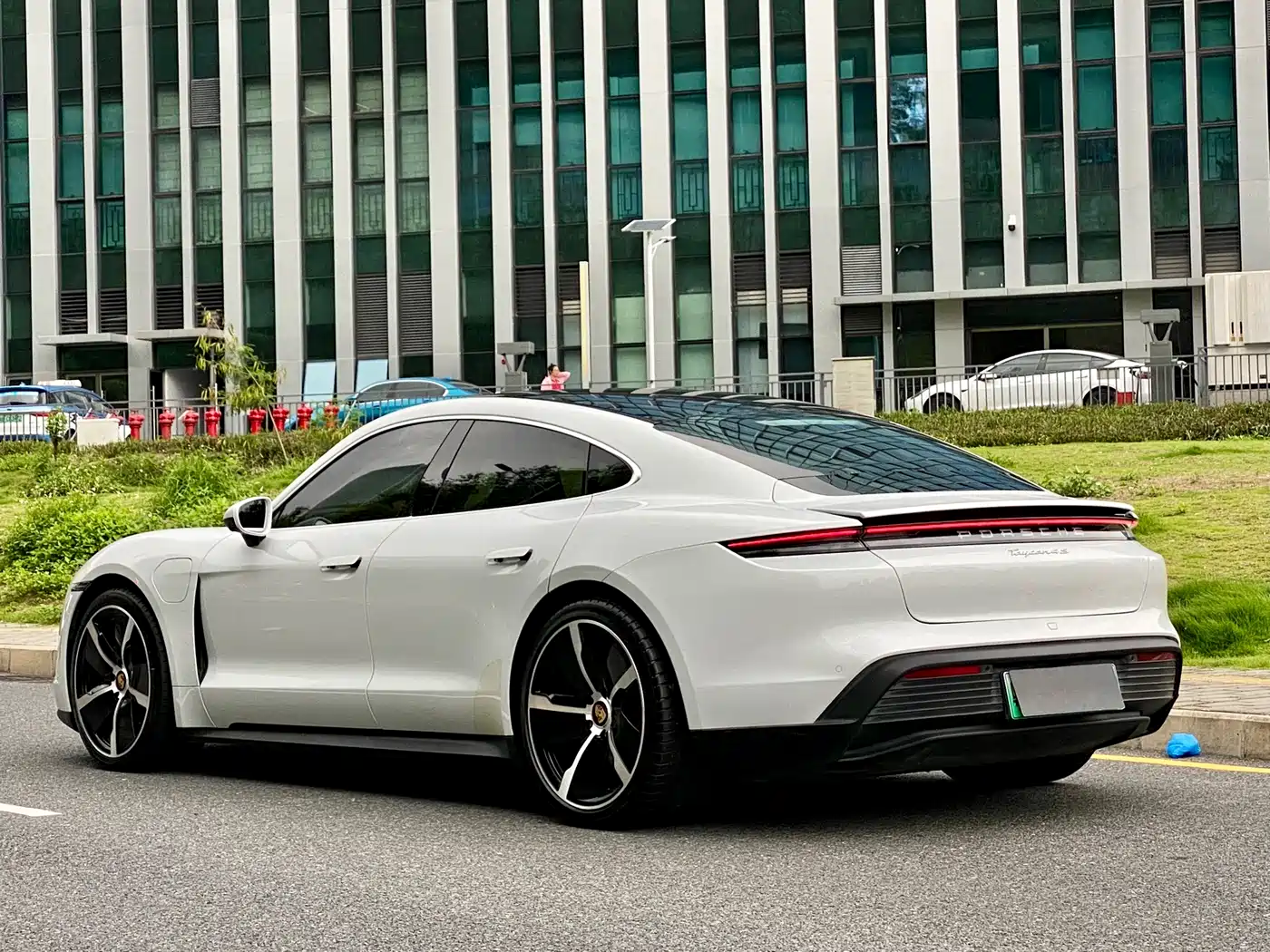 Porsche Taycan 2019 Taycan 4S фото 5