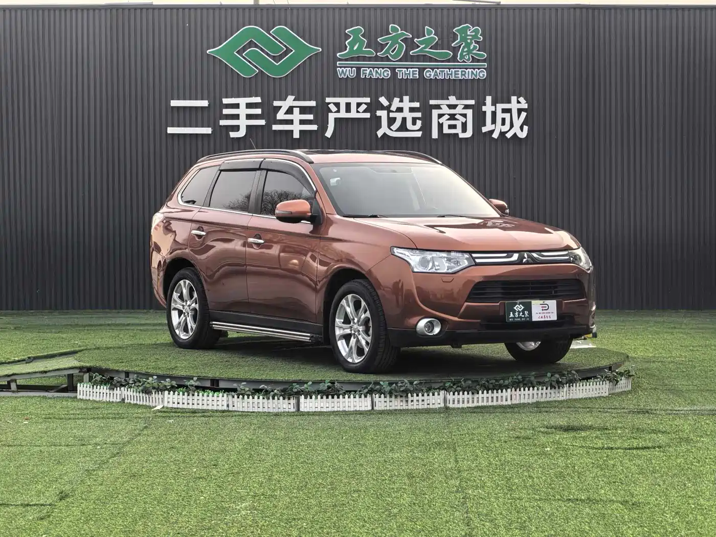 Mitsubishi Outlander (Import) 2014 2.4L 4WD Luxury Value Edition 5-seater фото 3