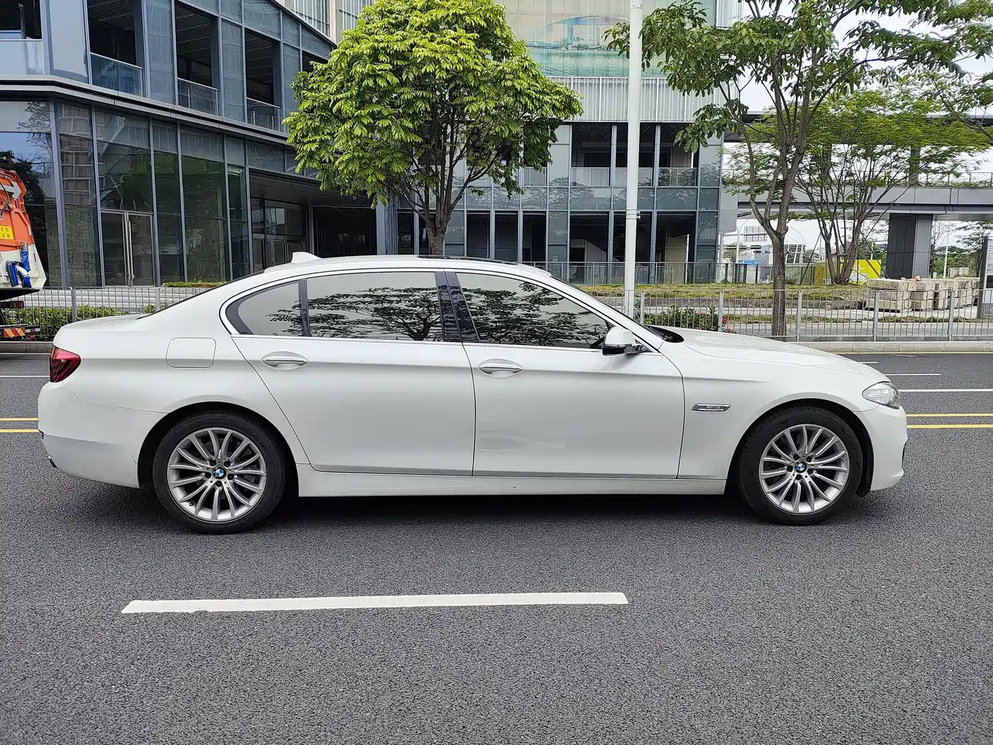 BMW 5 Series 2017 525Li Luxury Design Package фото 4