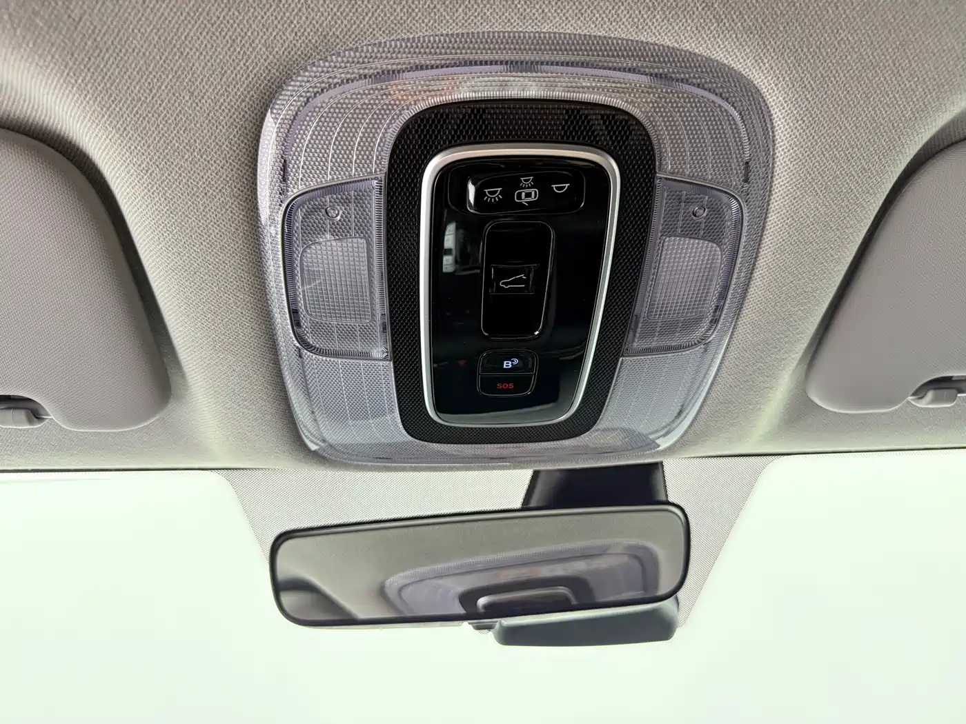 Hyundai Elantra 2022 1.5L CVT LUX Premium Edition фото 11
