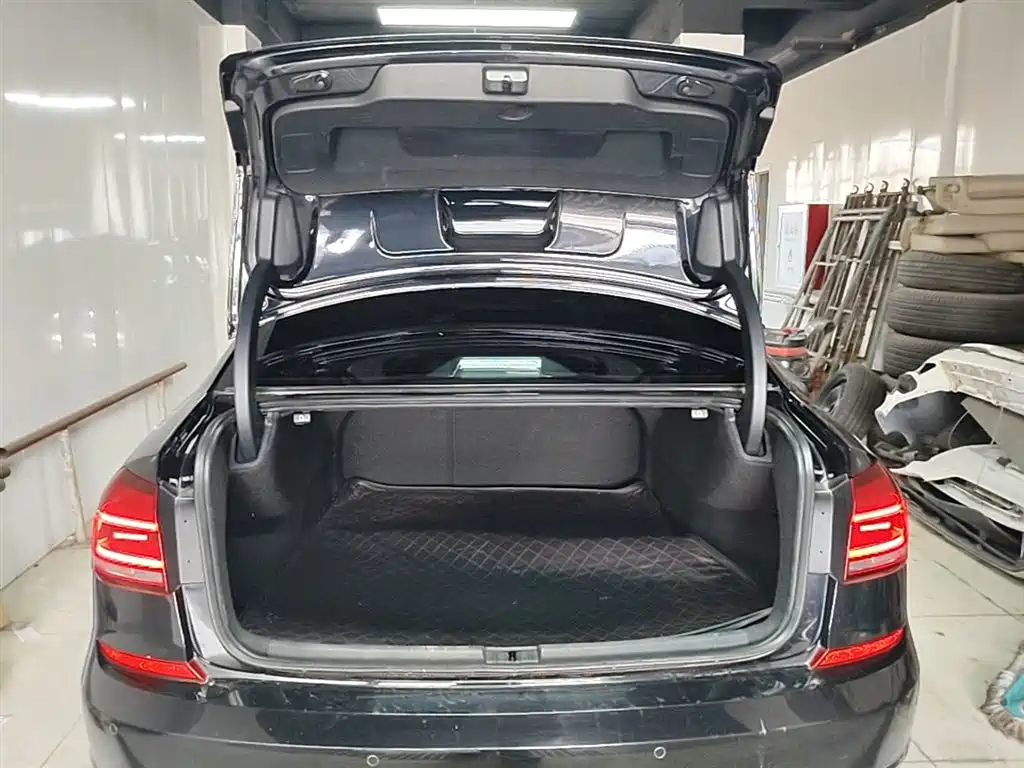 Volkswagen Passat 2017 330TSI DSG Prestige фото 19