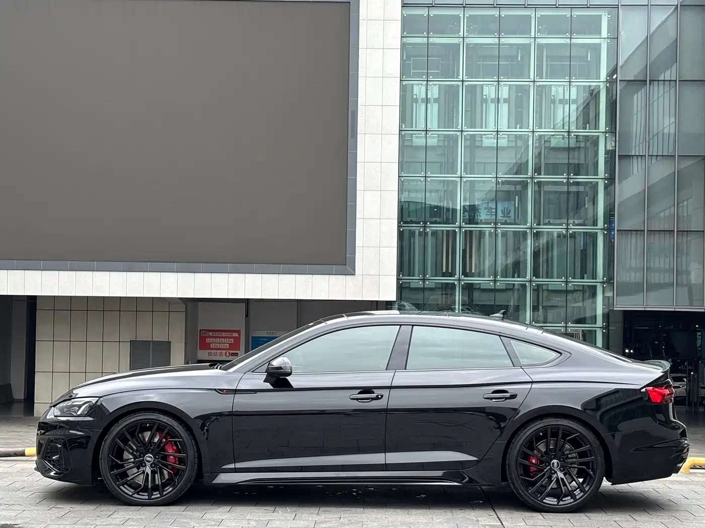 Audi RS 5 2023 Model RS 5 2.9T Sportback Obsidian Edition фото 4