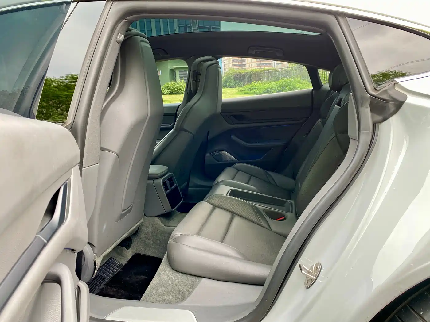 Porsche Taycan 2019 Taycan 4S фото 10