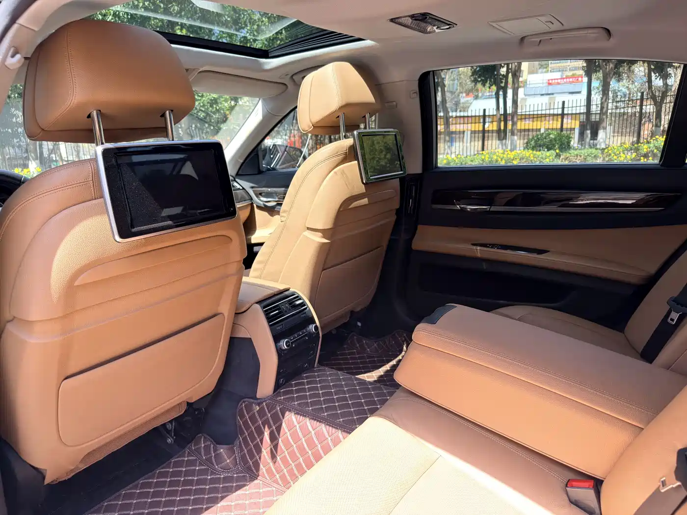 BMW 7 Series 2013 Model 740Li Leading фото 14
