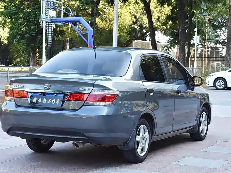 Everus S1 2012 2012 1.3L Automatic Comfort