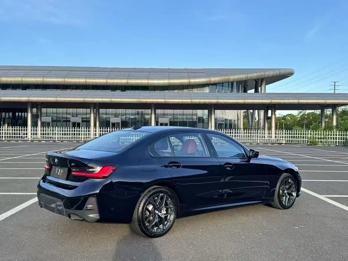 BMW 3 Series 2025 330Li M Sport Night Edition фото 6