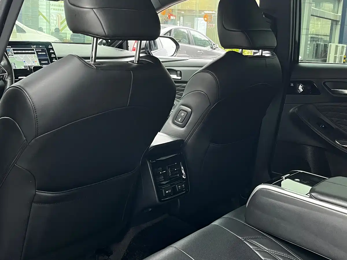 Toyota Avalon 2022 Hybrid 2.5L Limited Flagship Edition фото 25