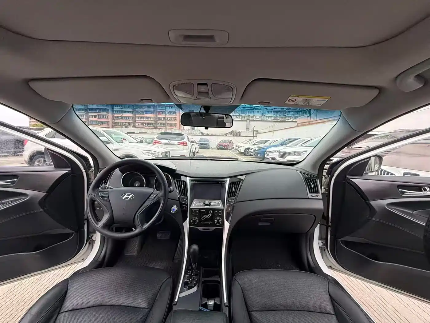 Hyundai Sonata 2013 2.0L Automatic Luxury Edition фото 9