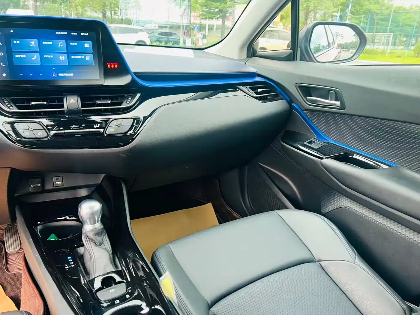 Toyota C-HR 2022 2.0L Leading Edition фото 16