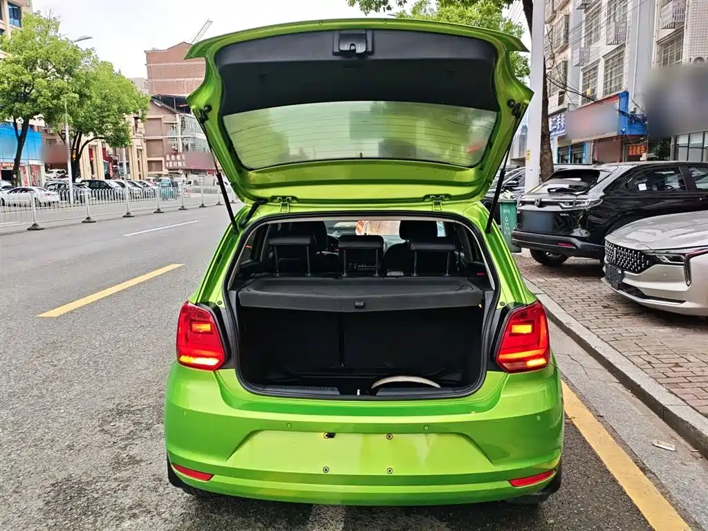 Volkswagen Polo 2014 1.6L Automatic Comfort Edition фото 19