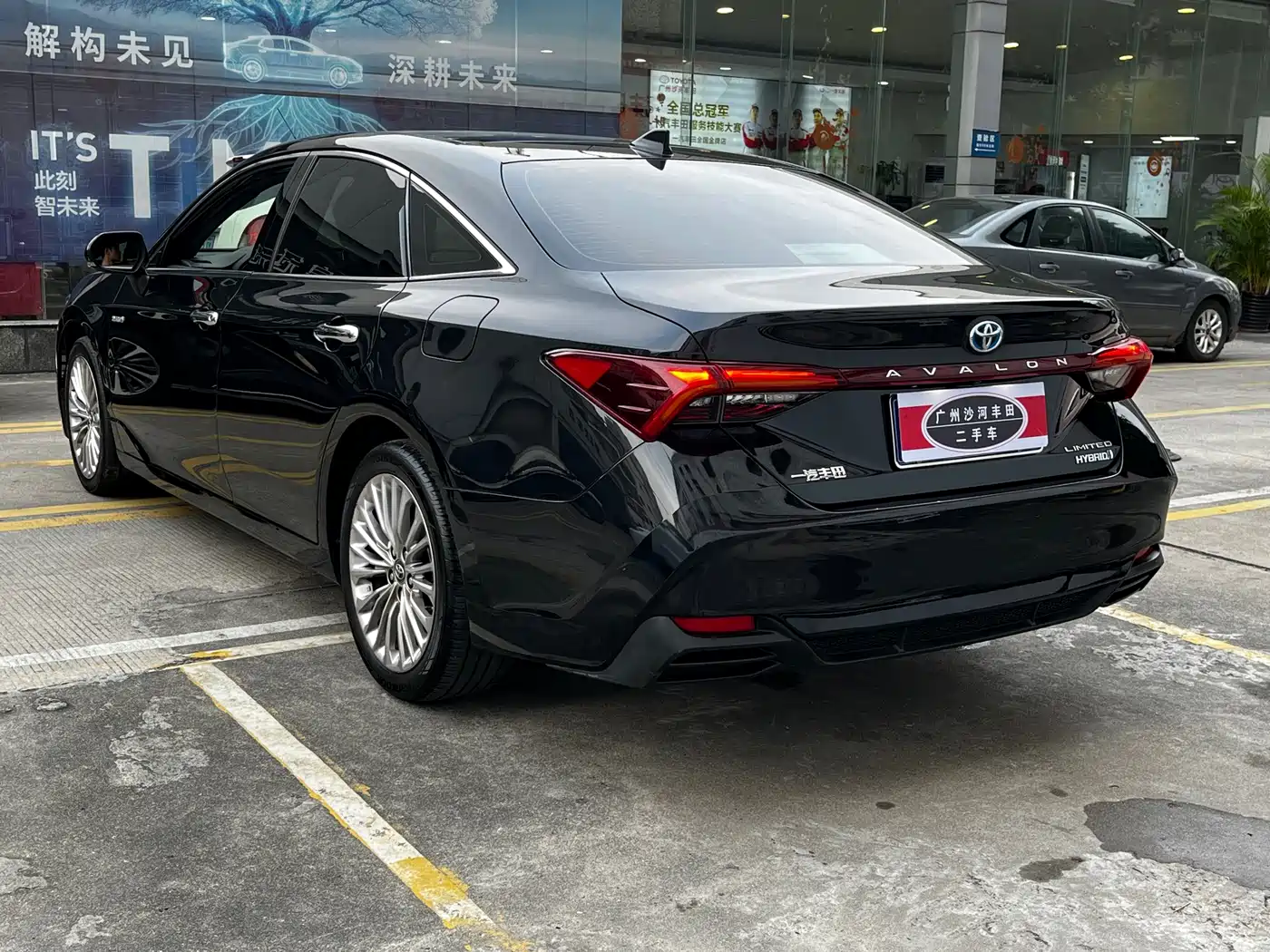 Toyota Avalon 2022 Hybrid 2.5L Limited Flagship Edition фото 10