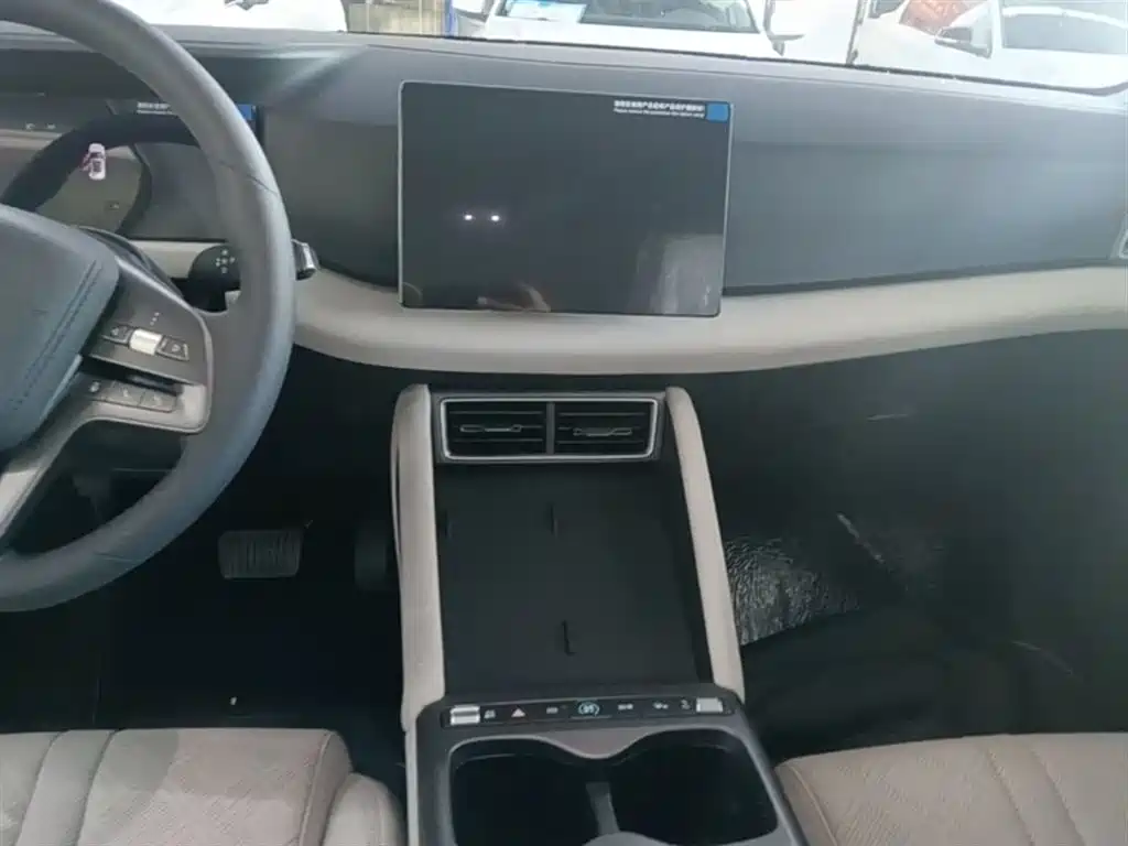 BYD Yuan UP 2025 Model 301KM Navigator фото 13