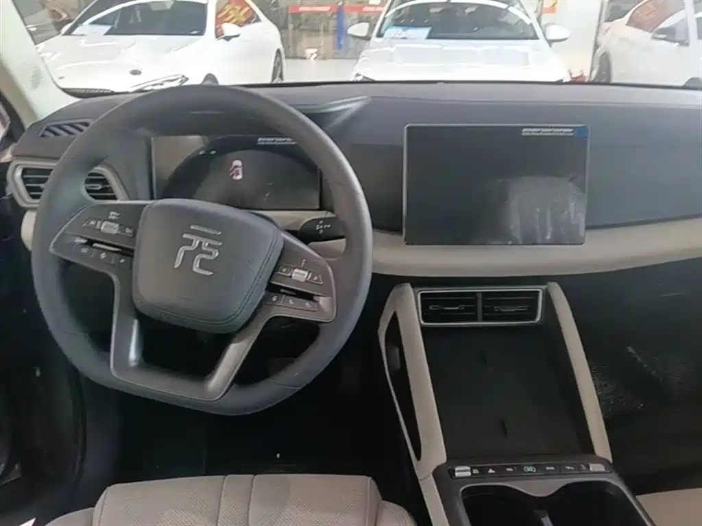 BYD Yuan UP 2025 Model 301KM Navigator фото 10