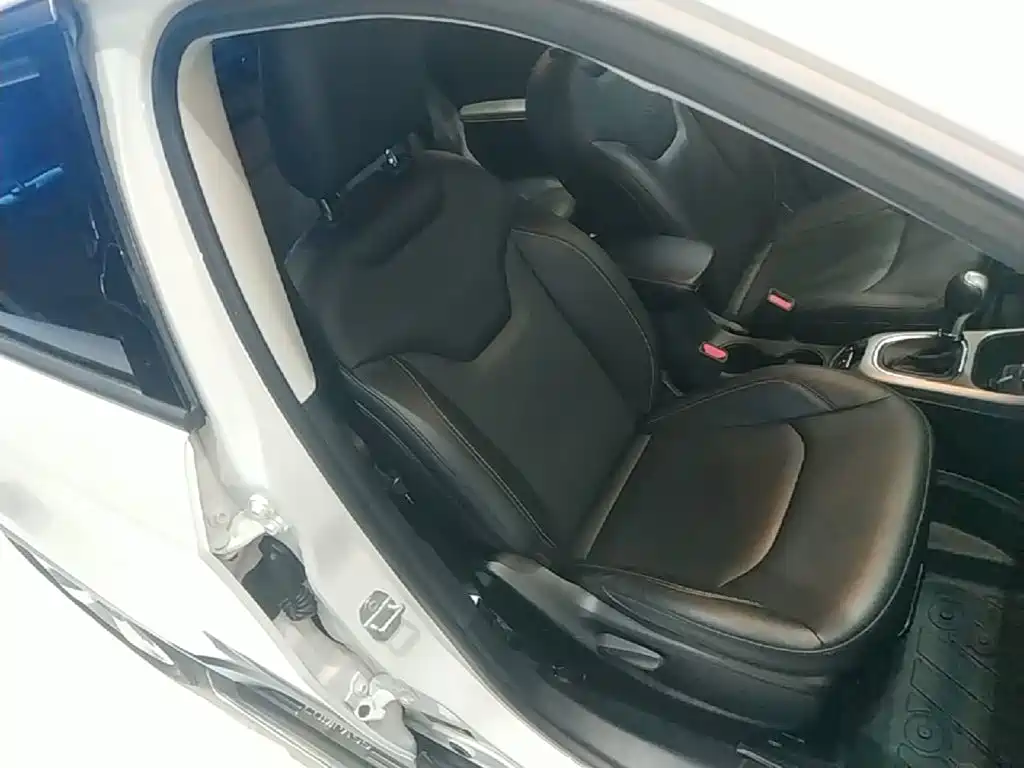Фото 25 - Jeep Compass