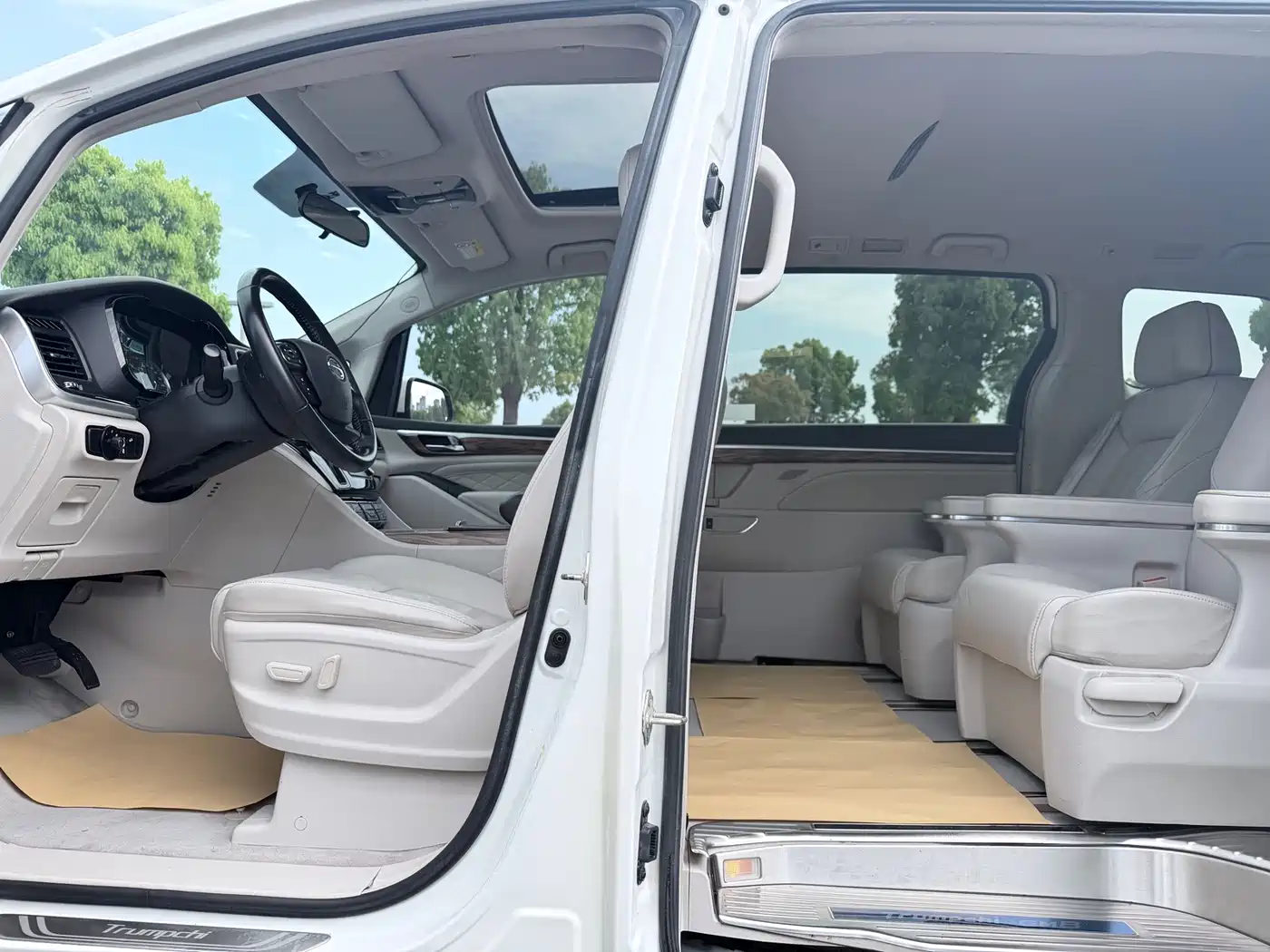 GAC Trumpchi Trumpchi M8 2018 320T Exclusive Edition фото 4