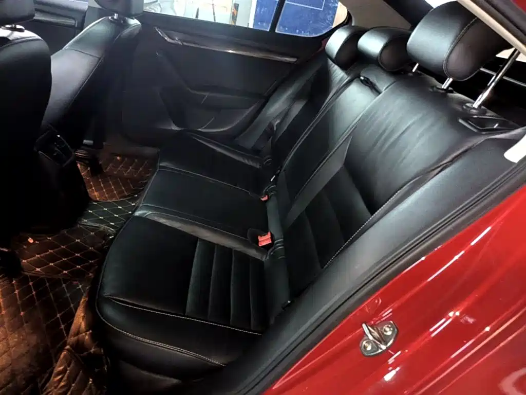 Škoda Octavia 2016 TSI280 DSG Smart Edition фото 16