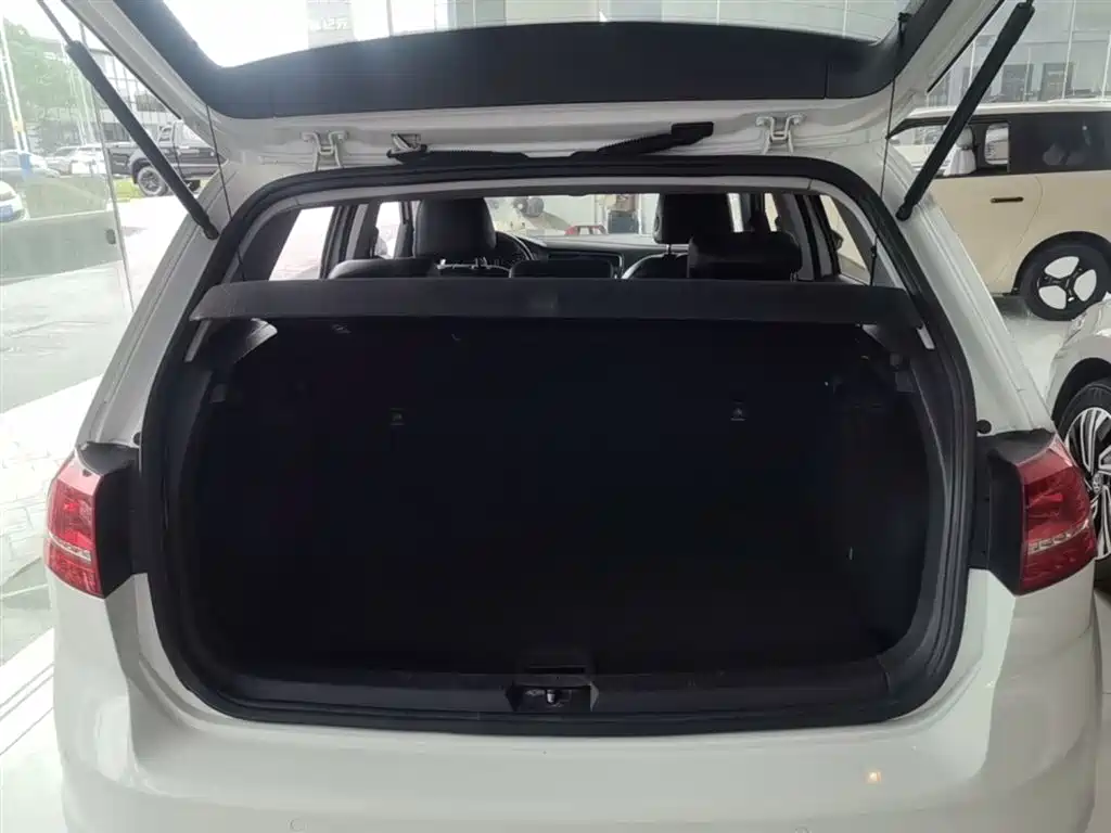 Volkswagen Golf 2016 230TSI Automatic Luxury фото 19