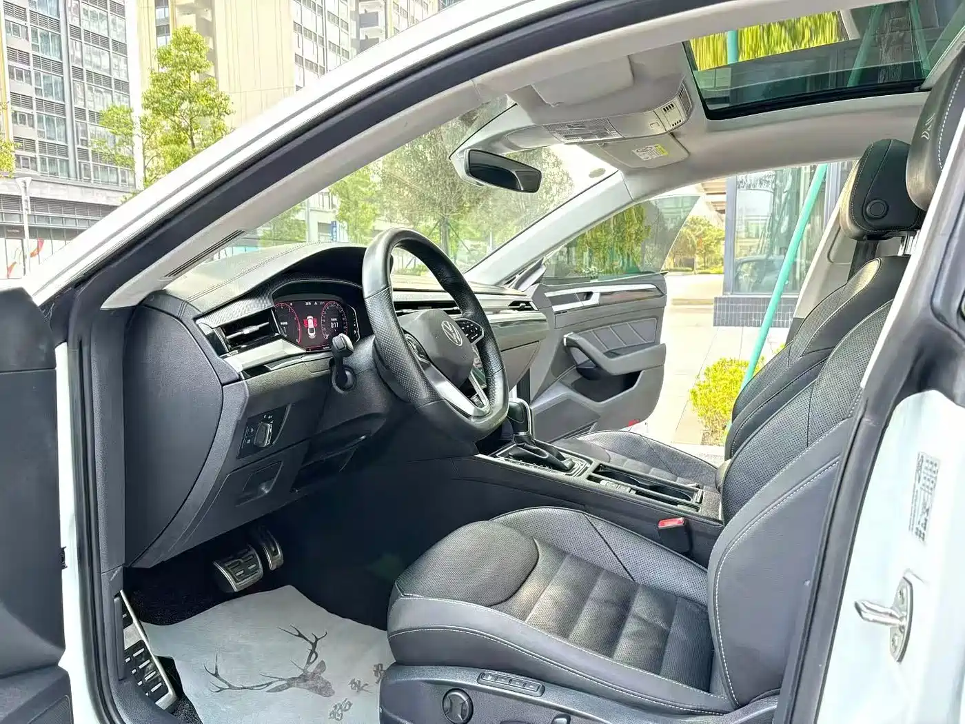 Volkswagen FAW-Volkswagen CC 2023 380TSI Eye-catching Edition фото 4