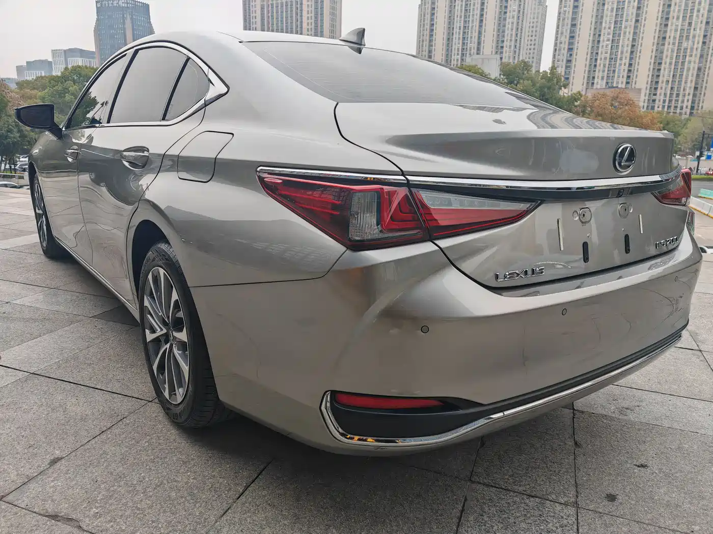 Lexus ES 2023 200 Excellence Edition фото 8