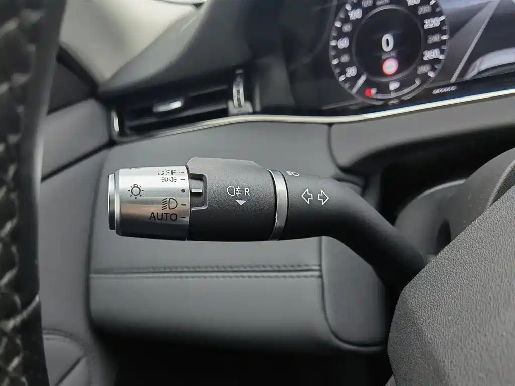 Land Rover Range Rover Evoque 2020 249PS R-DYNAMIC SE Sport Tech Edition фото 21