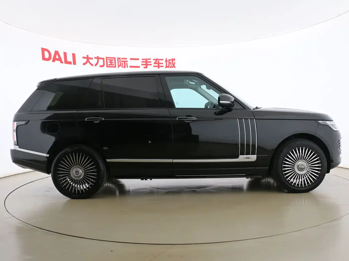 Land Rover Range Rover 2019 3.0 SC V6 Heritage Extended Edition фото 11