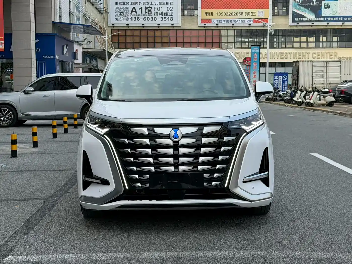 Denza D9 2022 DM-i 970 AWD Flagship фото 2