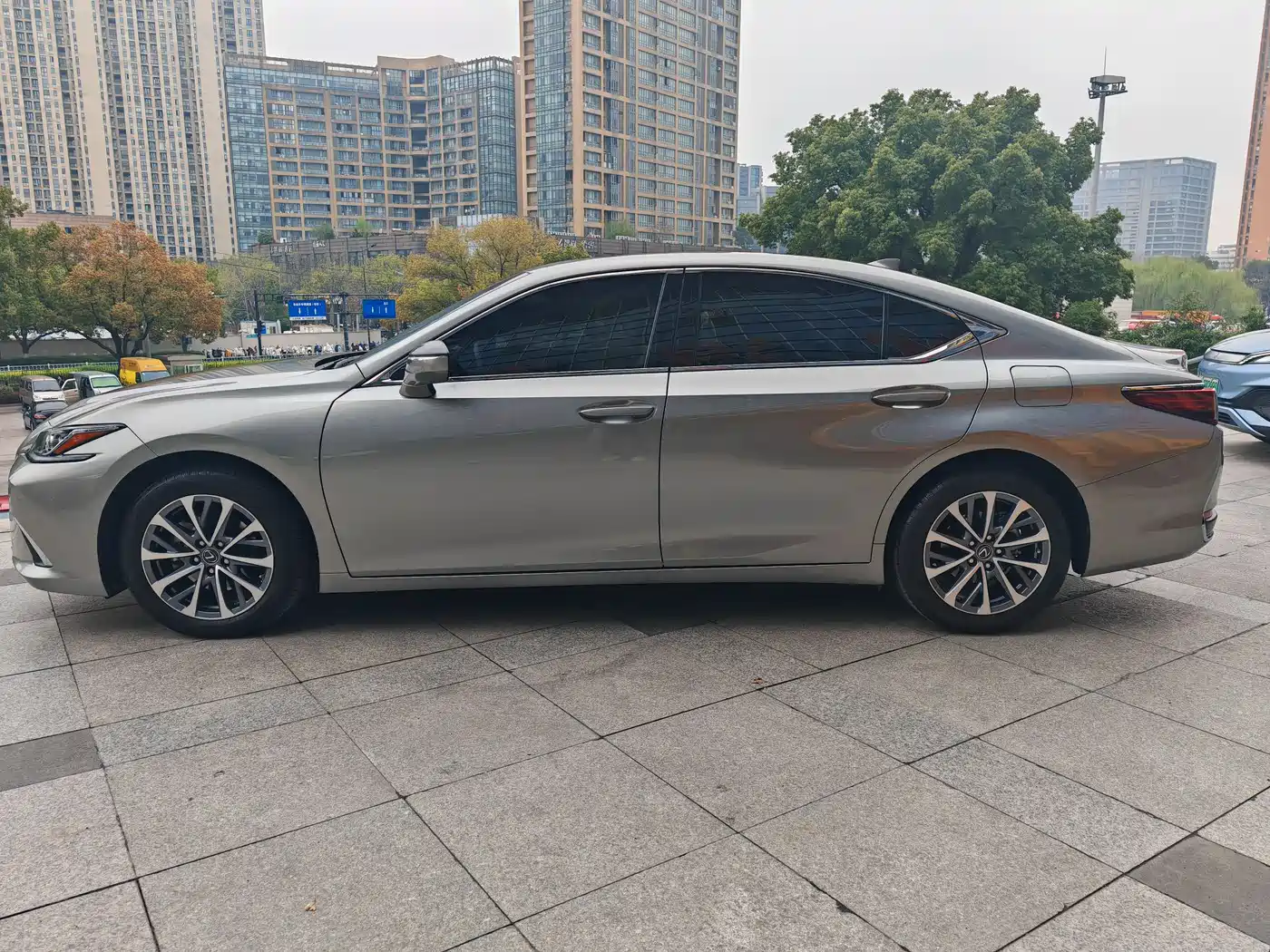 Lexus ES 2023 200 Excellence Edition фото 4