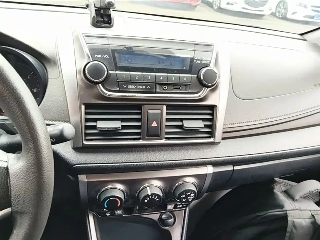 Toyota YARiS L Zhi Xuan 2015 1.5E Auto Charming Edition фото 13