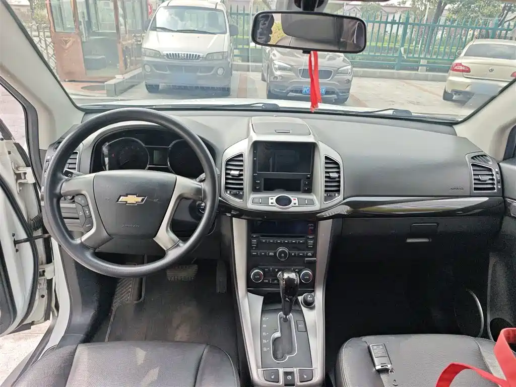 Chevrolet Captiva 2017 2.4L 2WD Luxury Edition 7-Seater фото 9