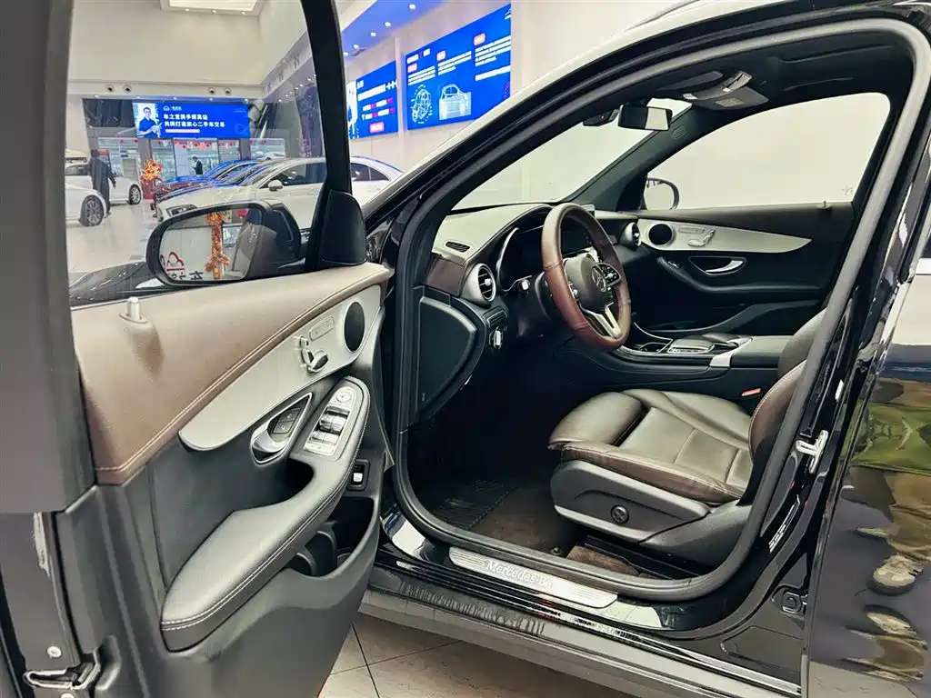 MERCEDES-BENZ GLC