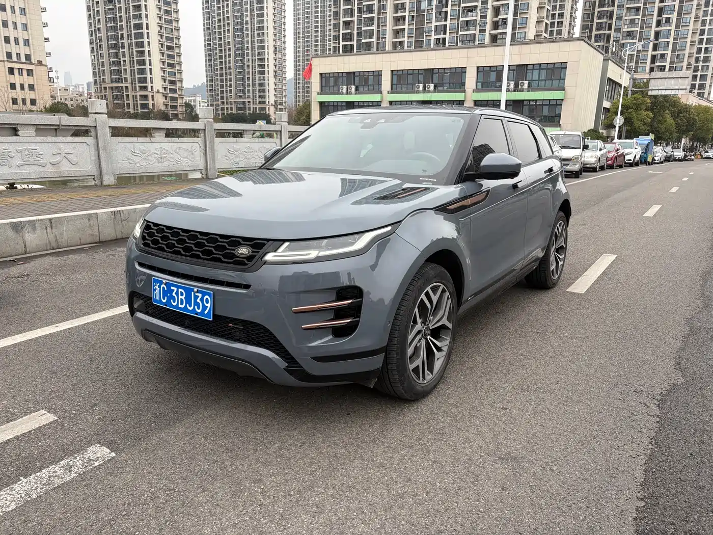 Land Rover Range Rover Evoque 2020 249PS R-DYNAMIC SE Sport Tech Edition фото 3