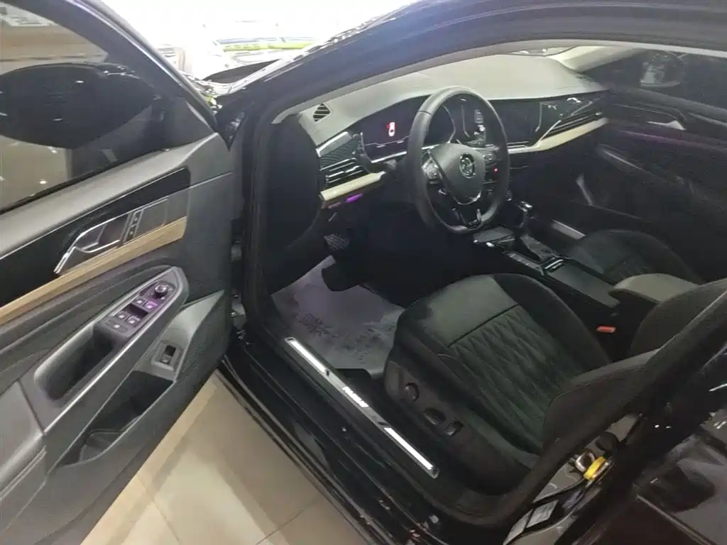 Volkswagen Passat 2019 330TSI Luxury Edition China VI фото 16