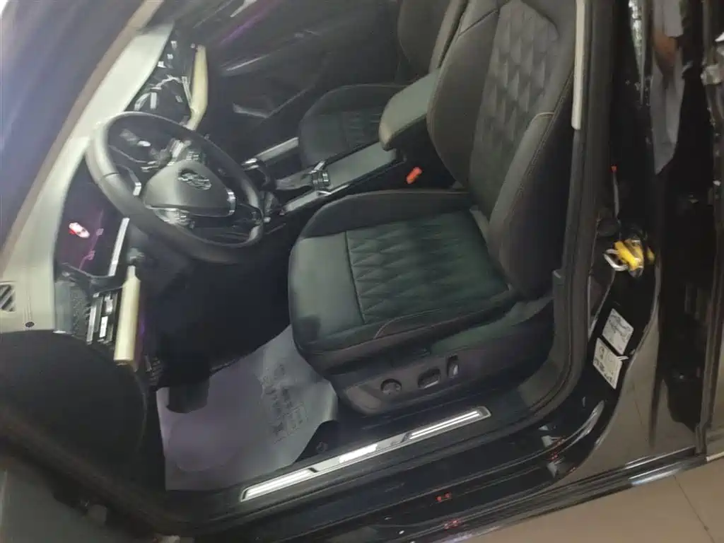 Volkswagen Passat 2019 330TSI Luxury Edition China VI фото 15
