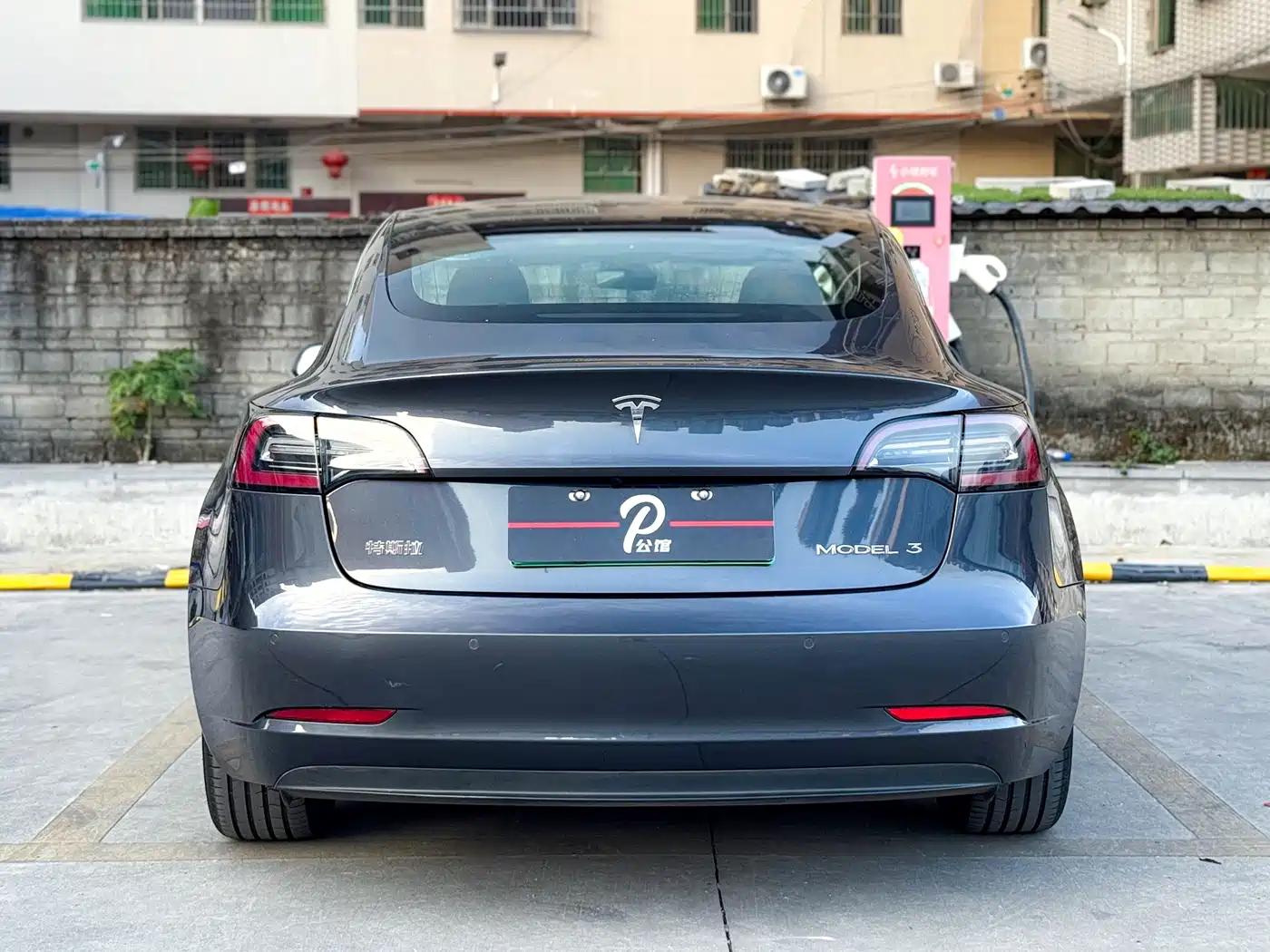 TESLA MODEL 3