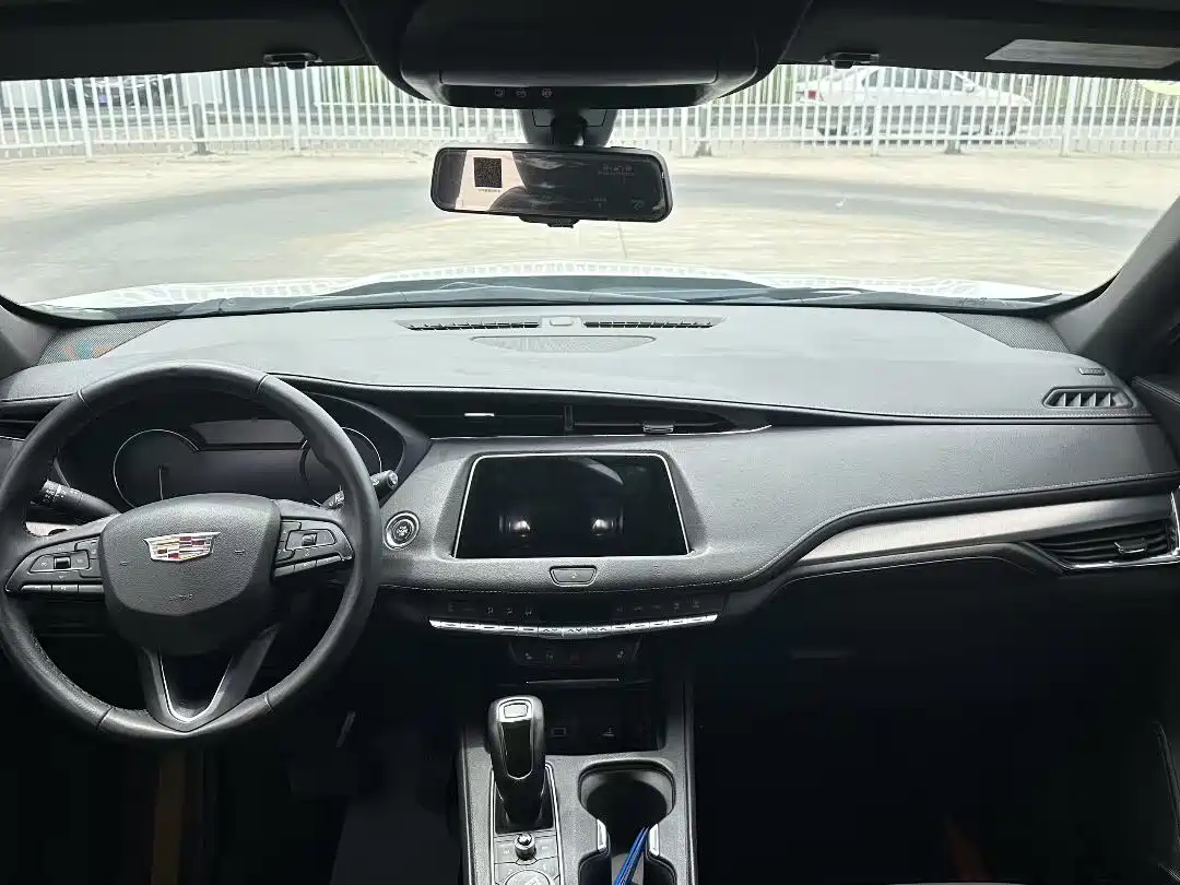 Cadillac XT4 2018 Model 28T 2WD Luxury фото 8