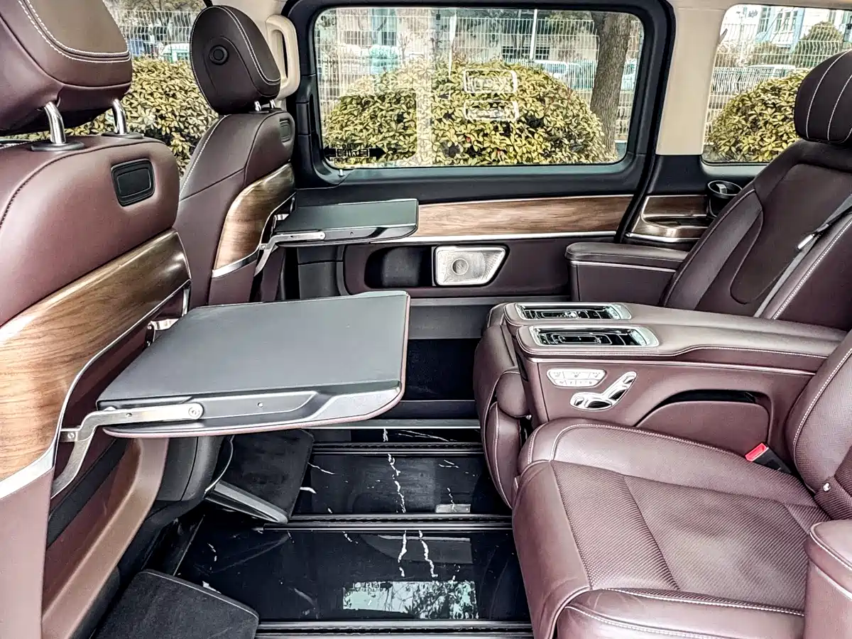 Mercedes-Benz V-Class 2022 V 260 L Long Wheelbase Luxury Edition фото 11