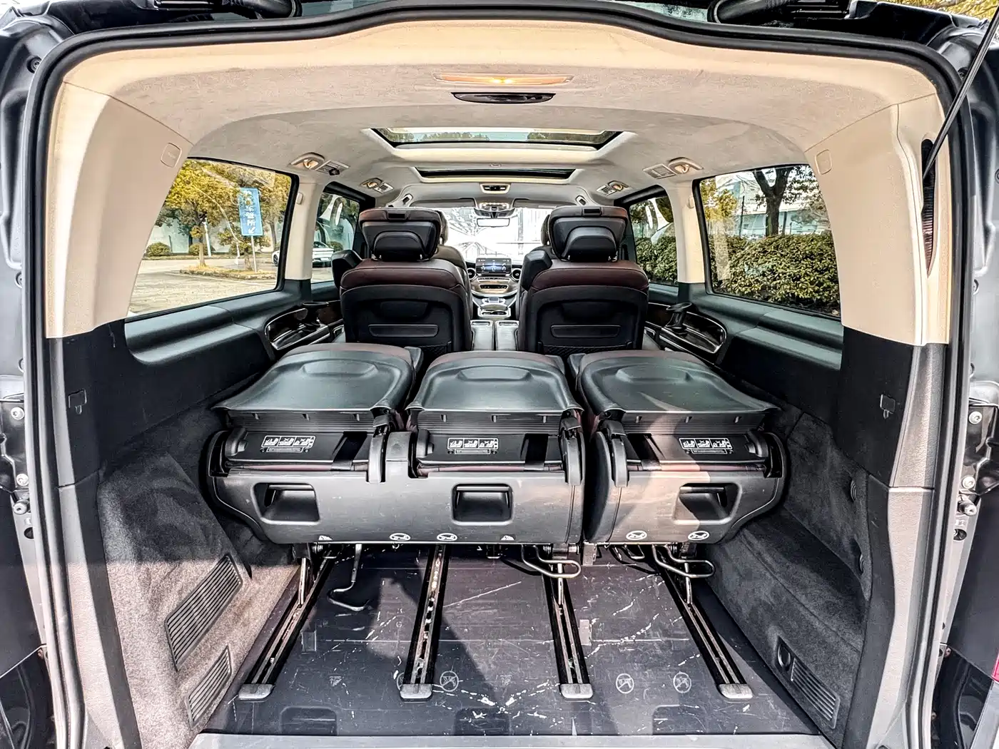 Mercedes-Benz V-Class 2022 V 260 L Long Wheelbase Luxury Edition фото 24