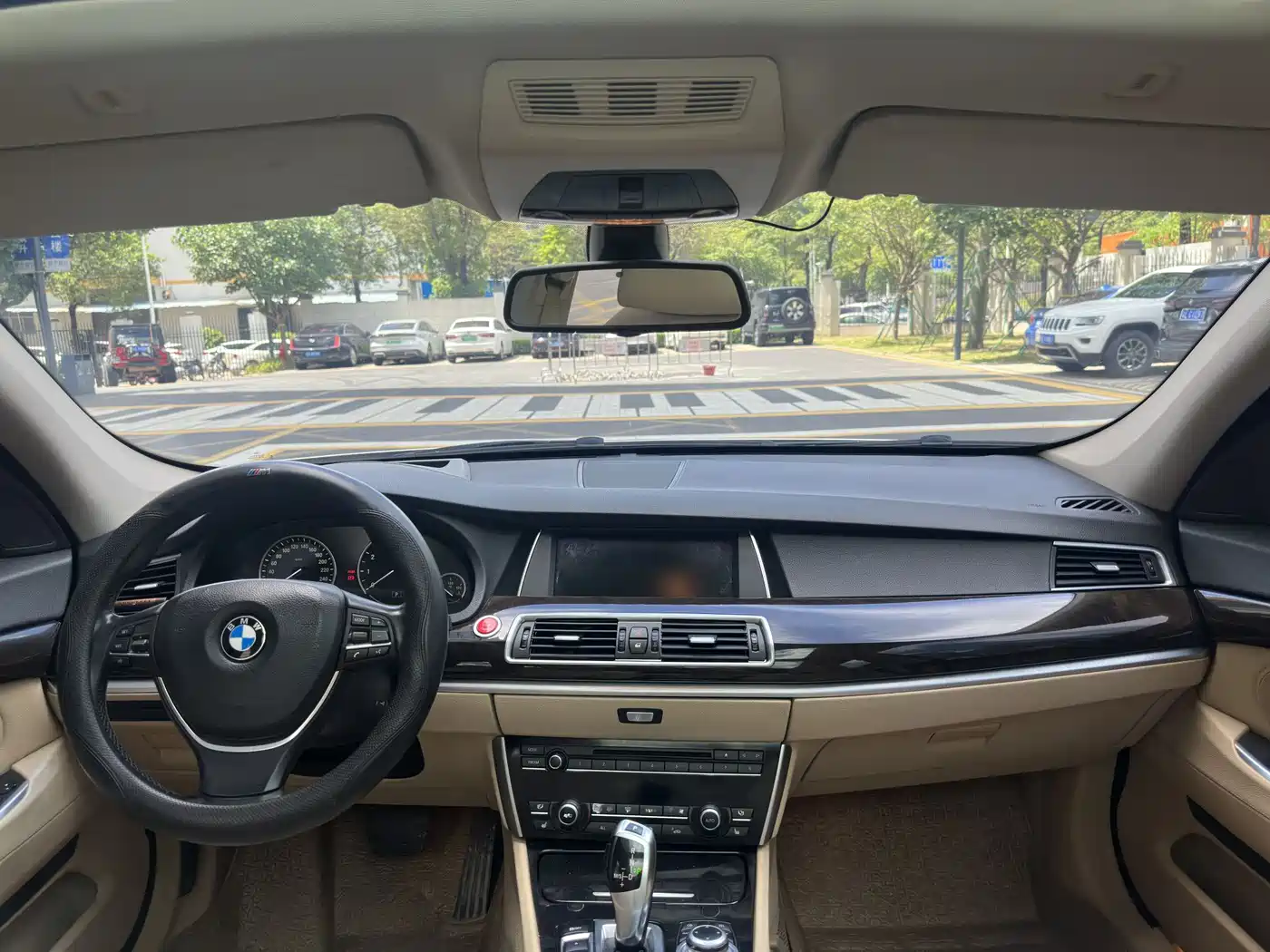 BMW 5 Series GT 2010 535i Luxury Model фото 5