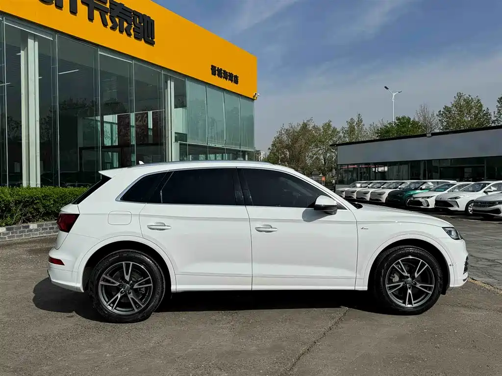 Audi Q5L 2020 Facelift 40 TFSI Honor Fashion фото 4
