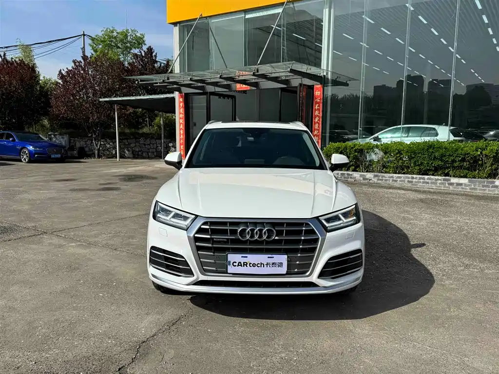 Audi Q5L 2020 Facelift 40 TFSI Honor Fashion фото 2