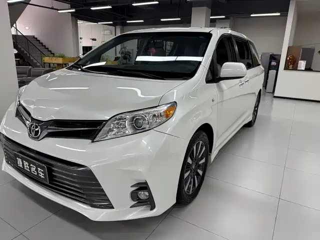 TOYOTA SIENNA